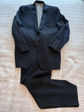 Banana Republic Lanificio Cerutti navy blue two-button two-piece suit.  40R.